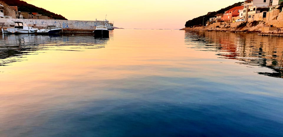 Zirje pristanište - Zuri